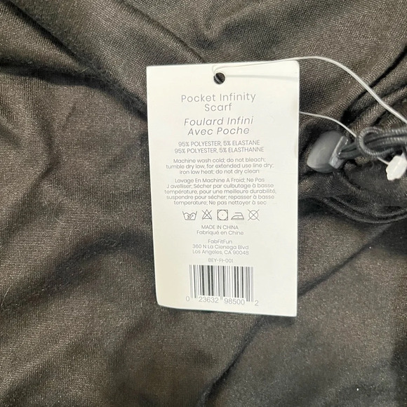 Beyond Yoga Pocket Infinity Scarf in black NWT - Picture 7 of 7